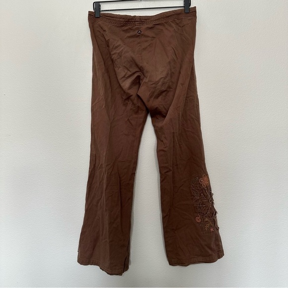 Prana Y2K chocolate brown flora appliqué mid rise flare leg pant size small flaw - Picture 6 of 6